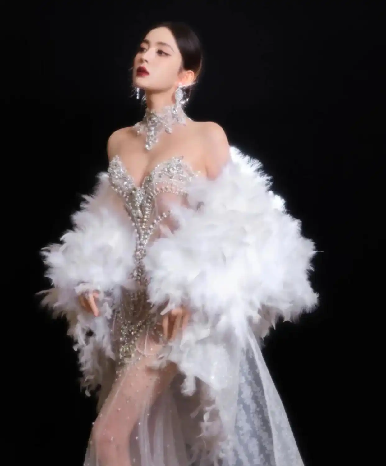 女明星真实身材路人视角_祝绪丹瘦成纸片人_小骨架女明星